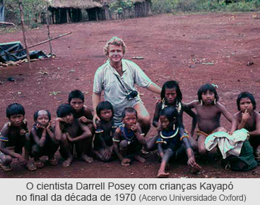 O cientista Darrel Posey com crianças Kayapó no final da década de 1970 - Foto Universidade Oxford